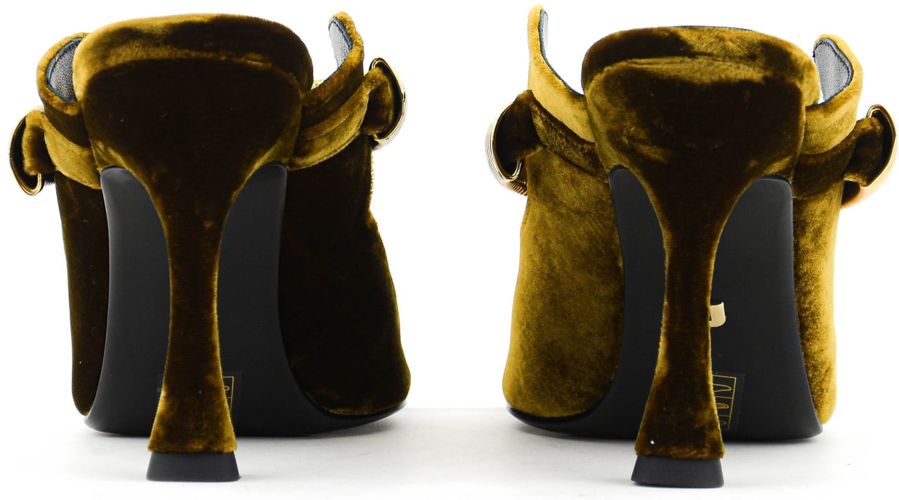 Lola Cruz Axela Mules 95 Ochre Velvet Geel