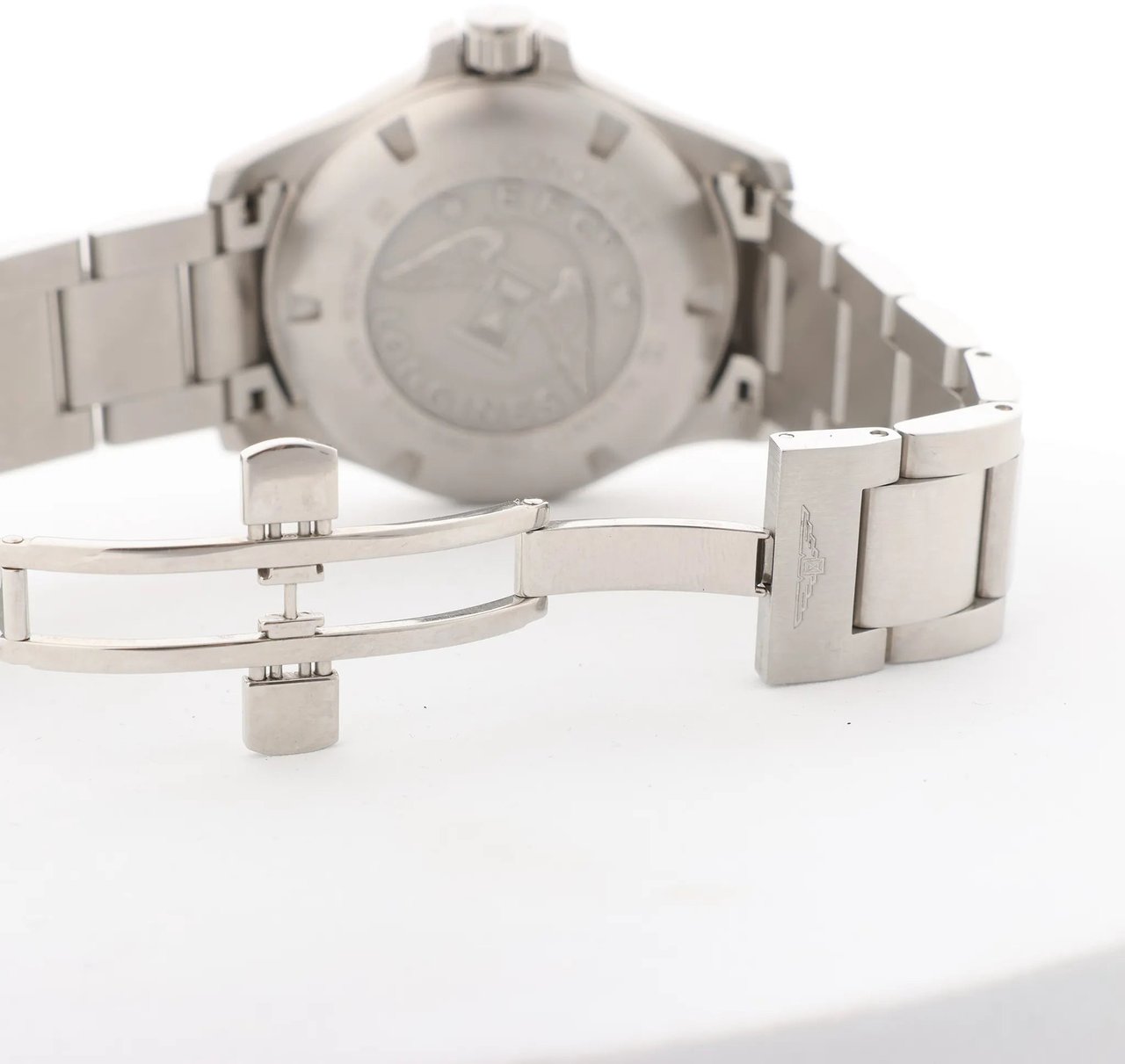 Longines Longines Conquest V.H.P. L3.718.4 49915376 SS QZ Watch with White Dial Divers