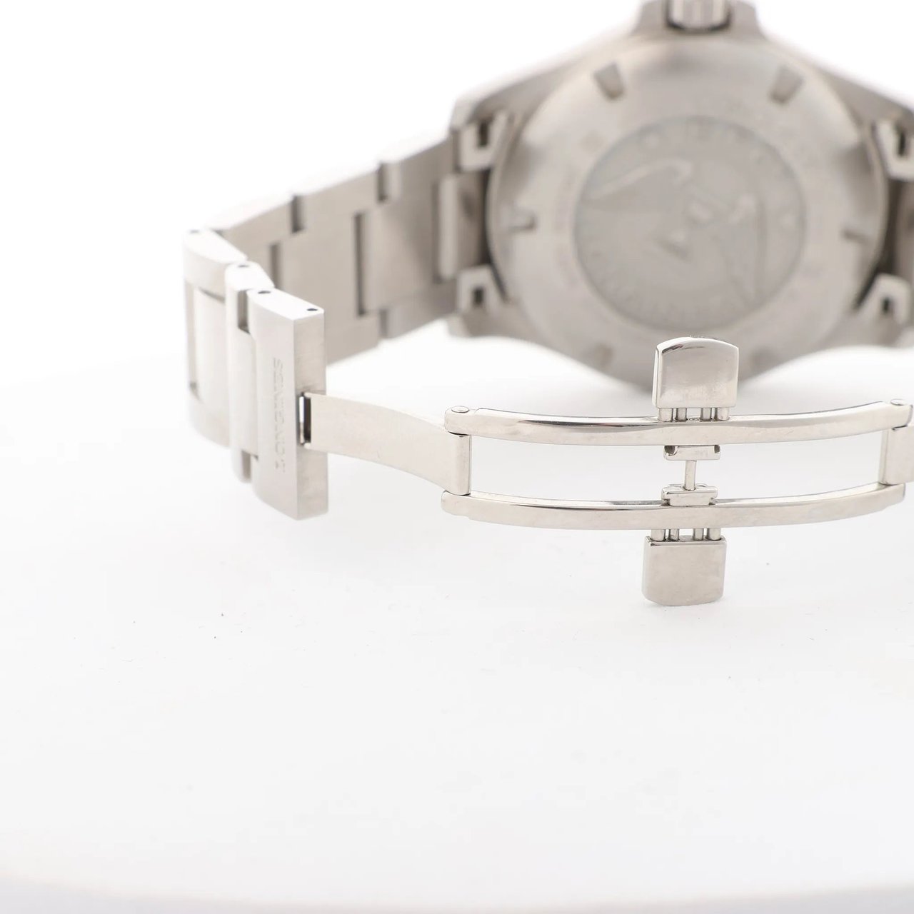Longines Longines Conquest V.H.P. L3.718.4 49915376 SS QZ Watch with White Dial Divers