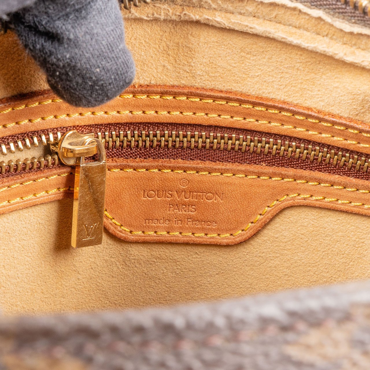 Louis Vuitton Louis Vuitton Canvas Monogram Looping MM Shoulder Bag Bruin