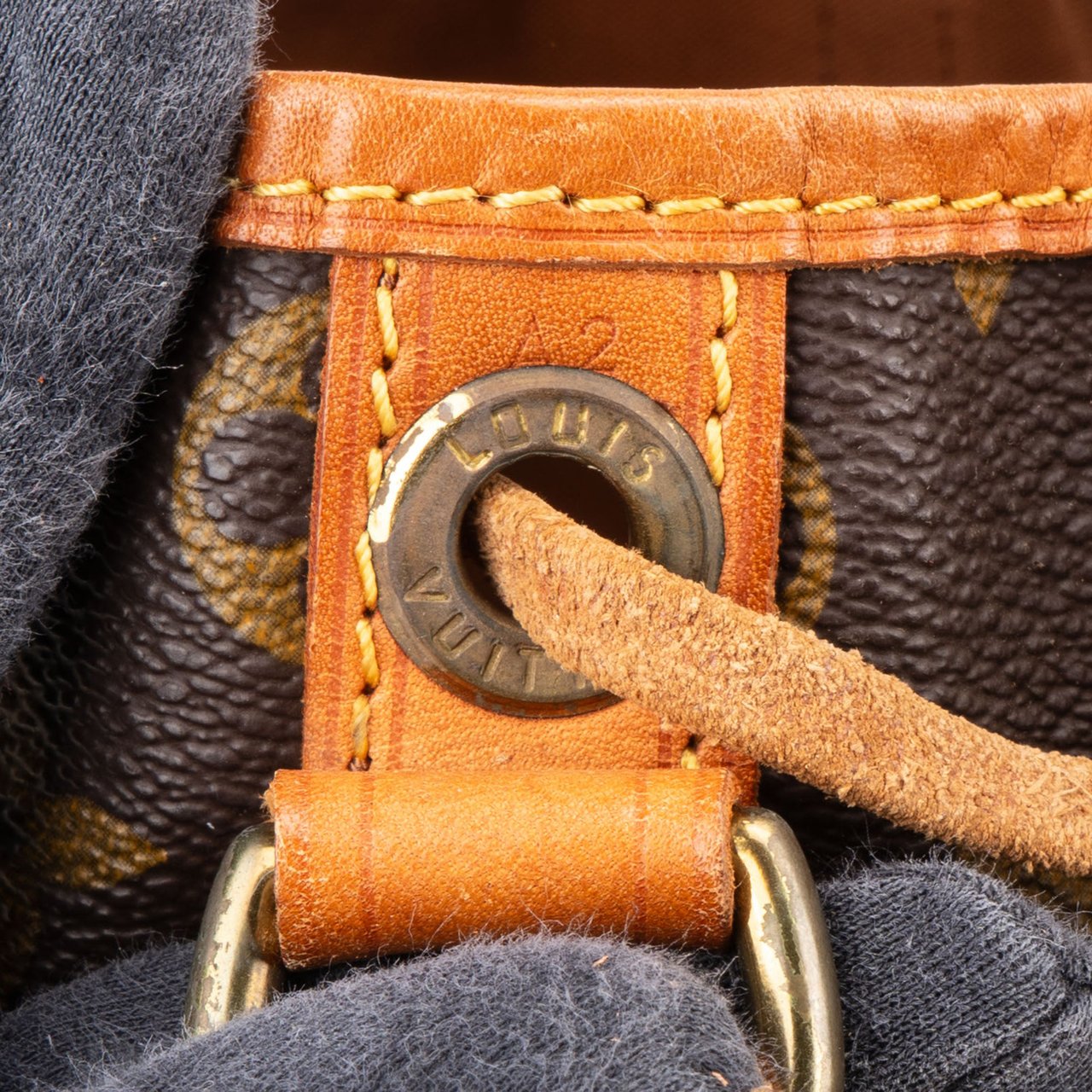 Louis Vuitton Louis Vuitton Monogram Canvas Sac Noé Grande Shoulder Bag Bruin