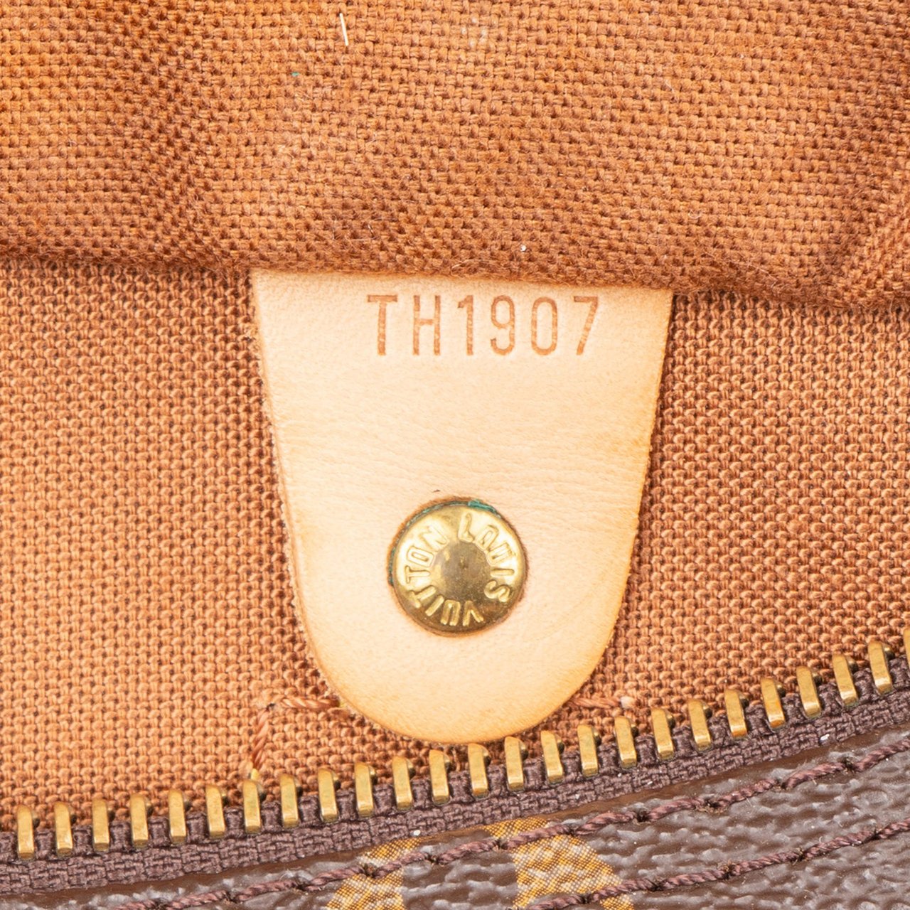 Louis Vuitton Louis Vuitton Monogram Canvas Speedy 25 Handbag Bruin