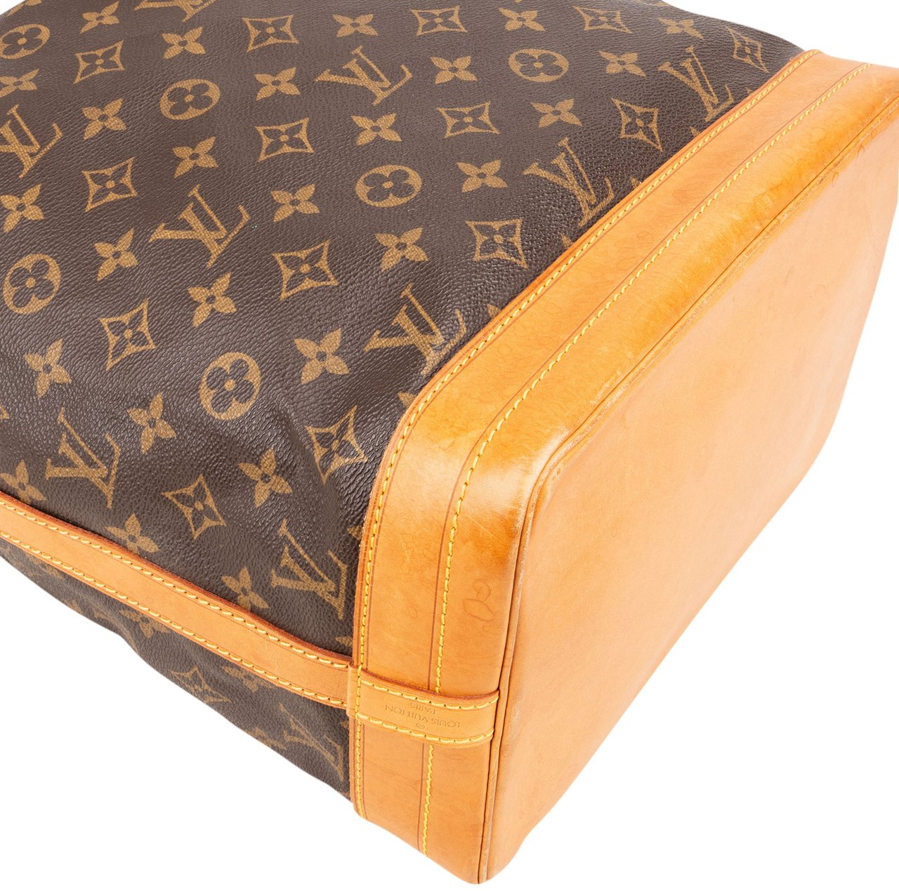 Louis Vuitton Louis Vuitton Monogram Canvas Sac Noé Grande Shoulder Bag Bruin