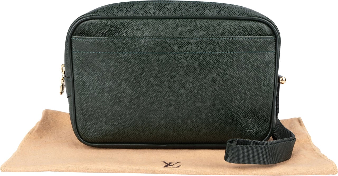 Louis Vuitton Louis Vuitton Taiga Leather Trousse Toilette 23 Clutch Donkergroen