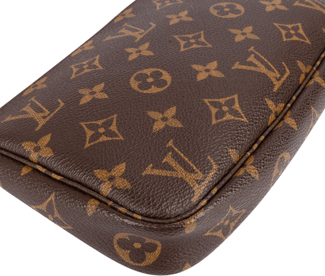 Louis Vuitton Louis Vuitton Monogram Canvas Pochette Accessoires Handbag Bruin