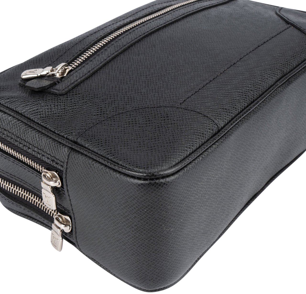 Louis Vuitton Louis Vuitton Noir Taiga Leather Pavel Toiletry Bag Zwart