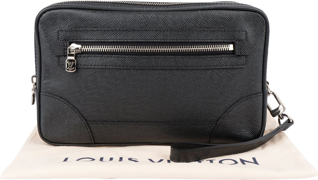 Louis Vuitton Louis Vuitton Noir Taiga Leather Pavel Toiletry Bag Zwart