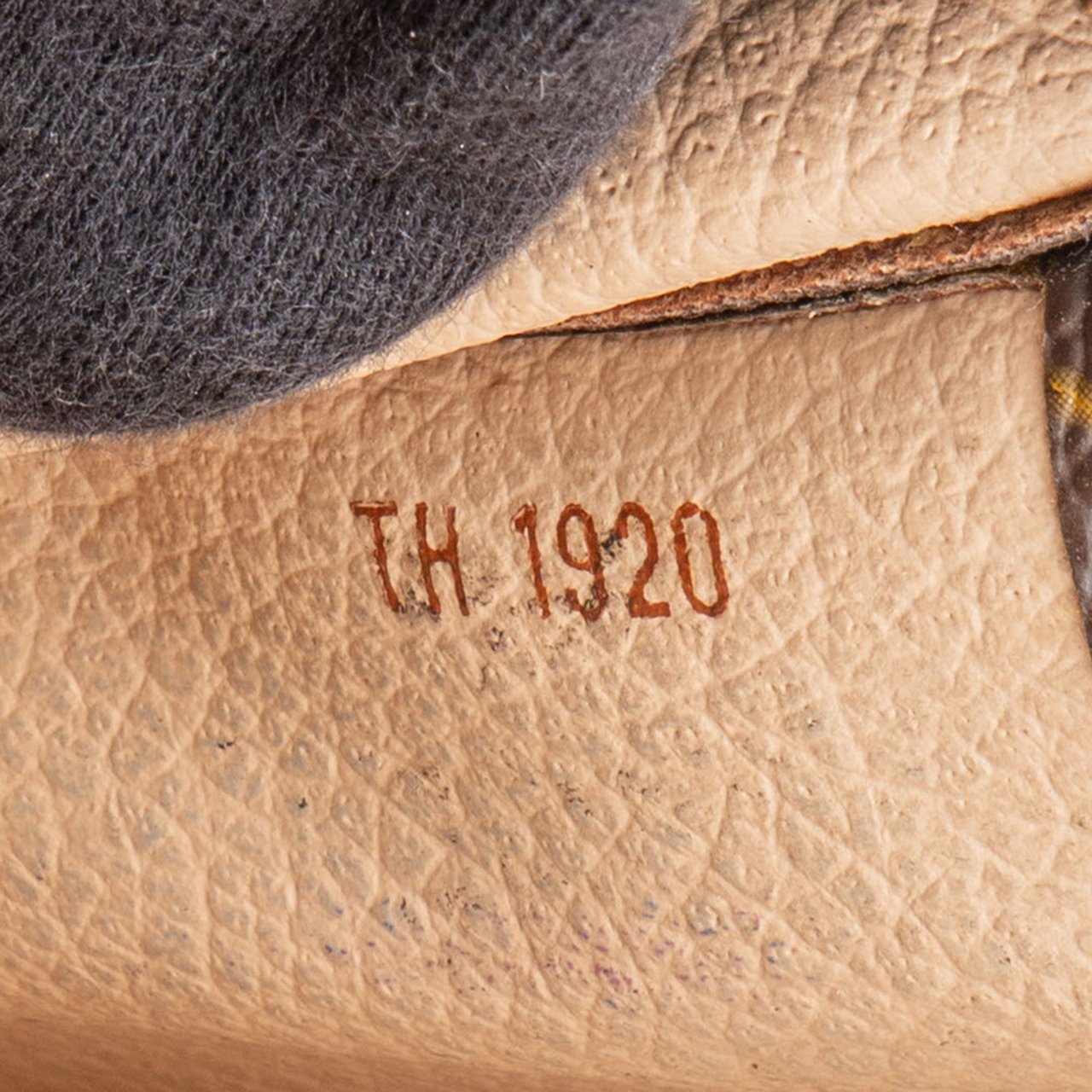 Louis Vuitton Louis Vuitton Monogram Canvas Poche Toilette 19 Clutch Bruin