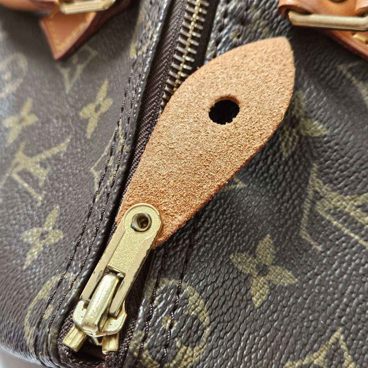Louis Vuitton Monogram Canvas Speedy 35 Handbag Bruin