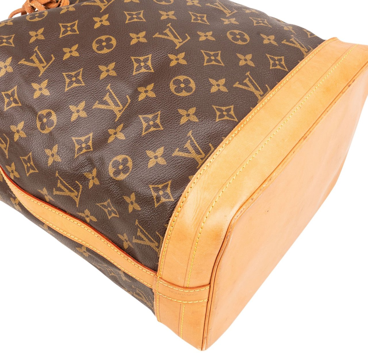 Louis Vuitton Louis Vuitton Monogram Canvas Sac Noé Grande Shoulder Bag Bruin