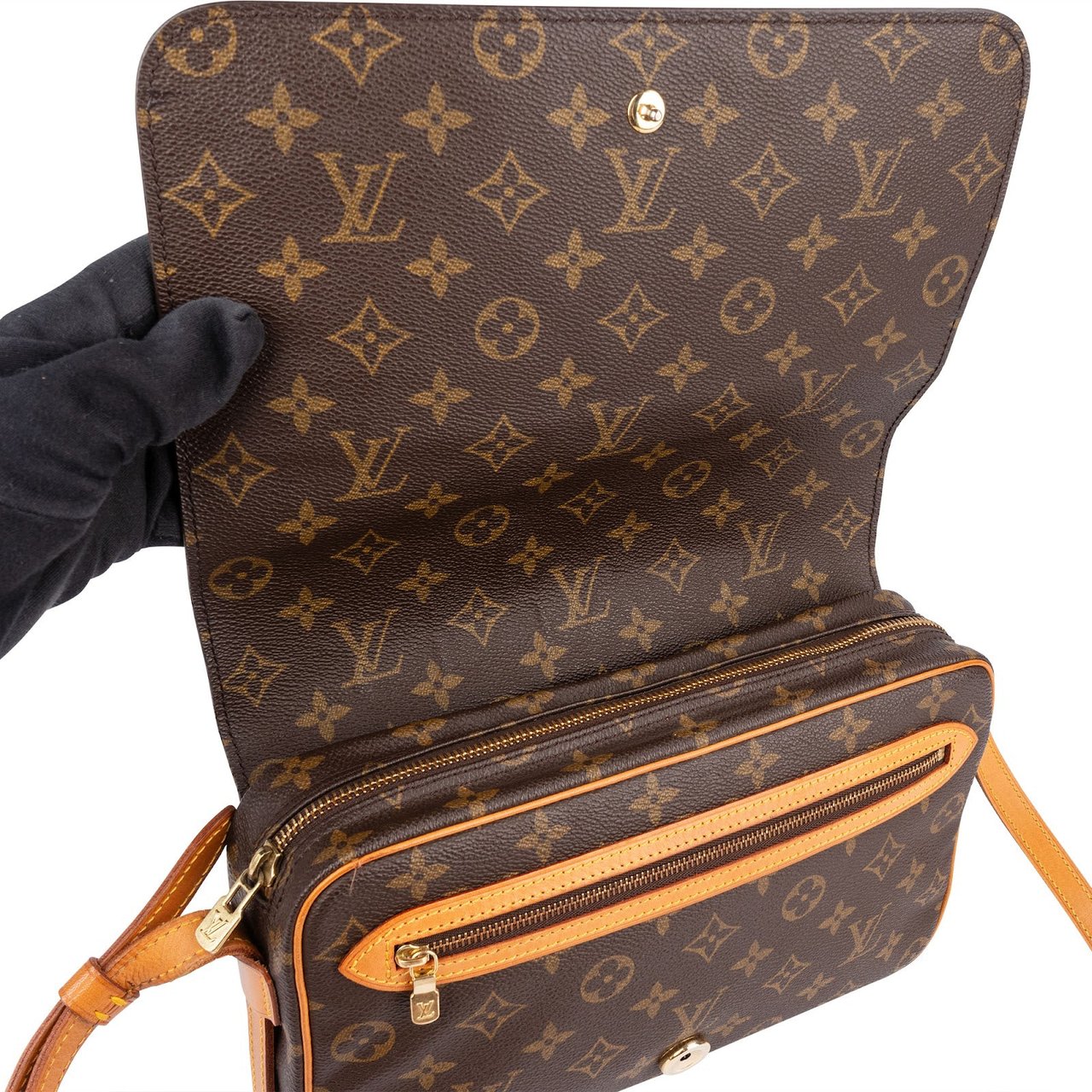 Louis Vuitton Louis Vuitton Monogram Canvas Saint Germain GM Crossbody Bag Bruin