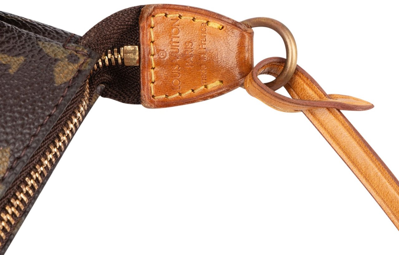 Louis Vuitton Louis Vuitton Monogram Canvas Pochette Accessoires Handbag Bruin