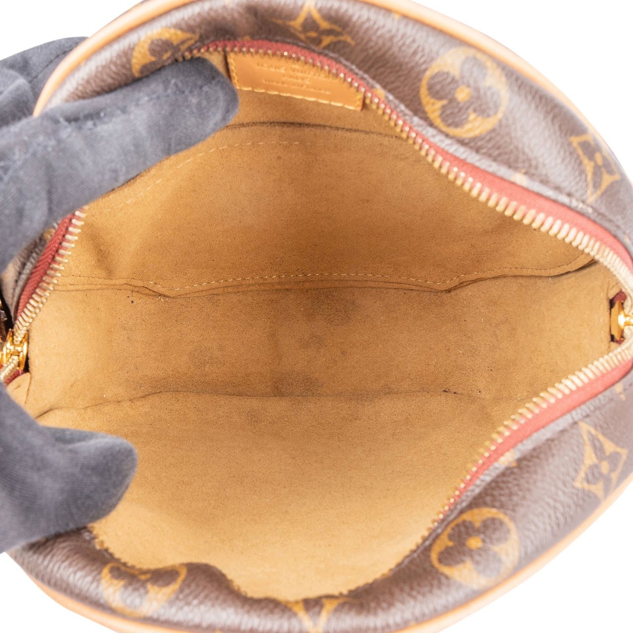 Louis Vuitton Louis Vuitton Monogram Canvas Boite Chapeau Souple MM Crossbody Bag Bruin