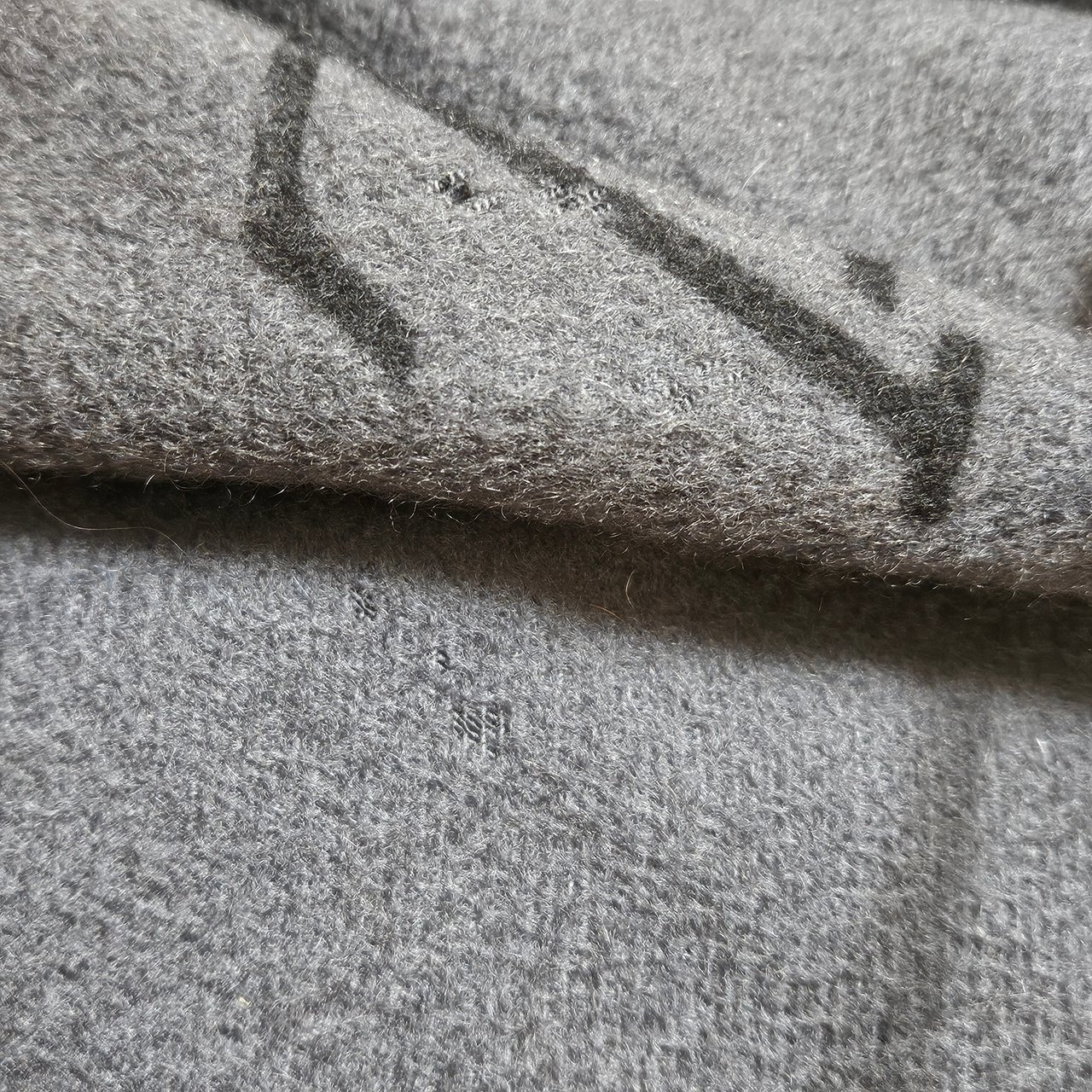 Louis Vuitton Louis Vuitton Cashmere Monogram Classic Schal Scarf Zwart