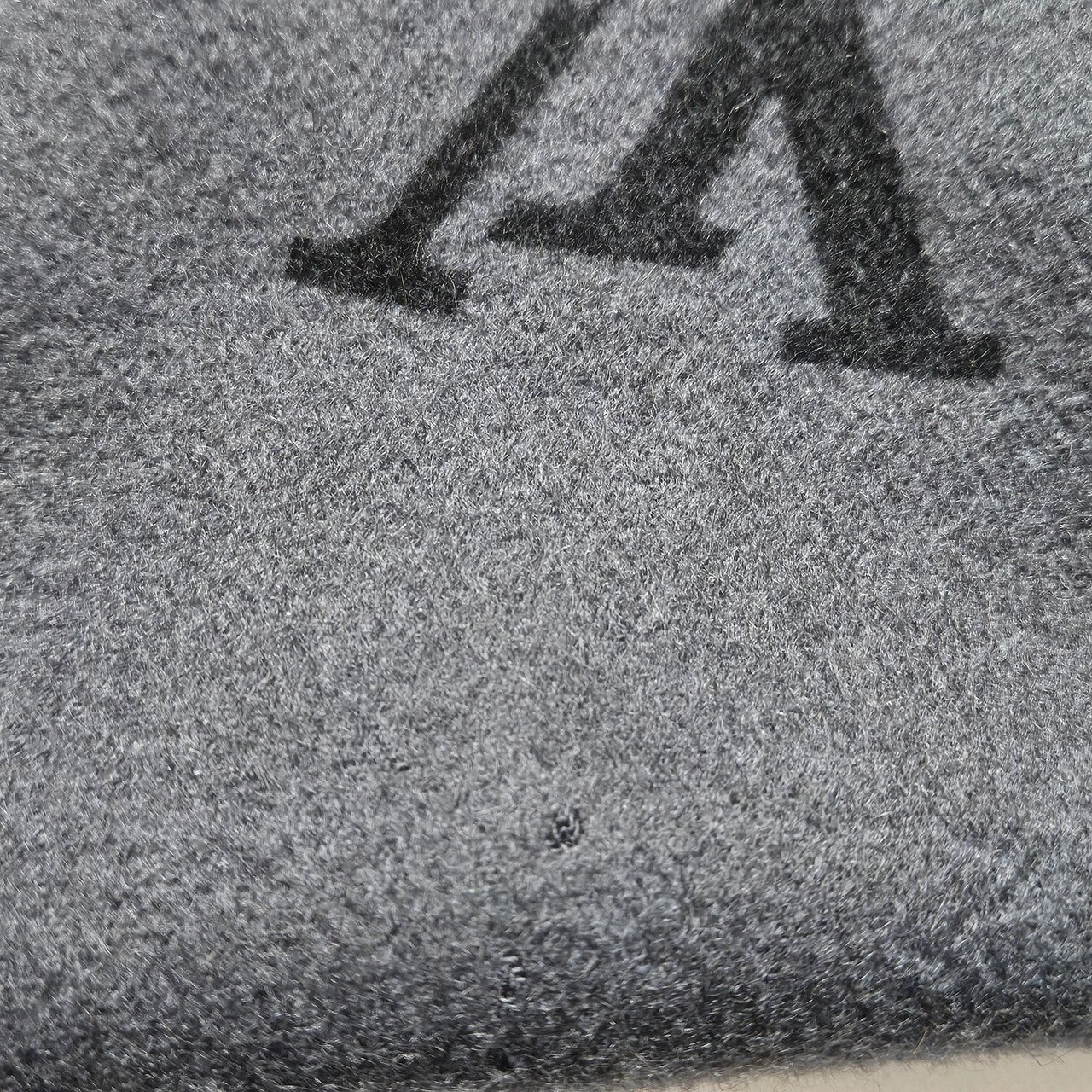 Louis Vuitton Louis Vuitton Cashmere Monogram Classic Schal Scarf Zwart