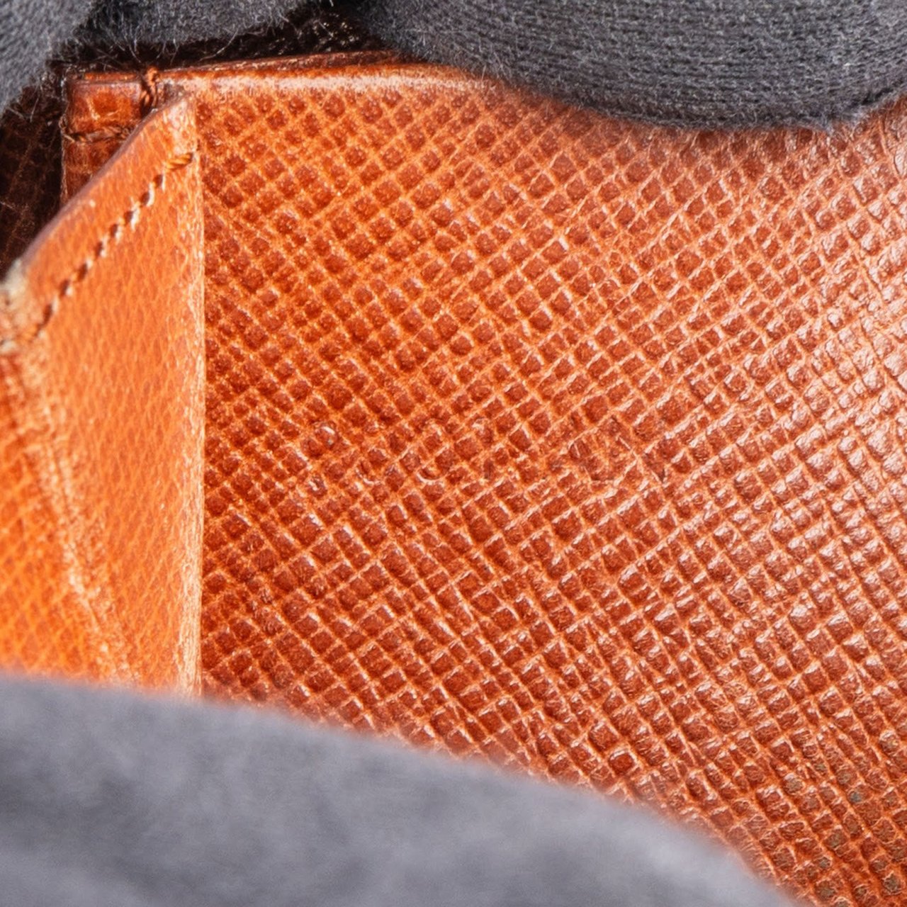 Louis Vuitton Louis Vuitton Monogram Canvas Elise Wallet Bruin