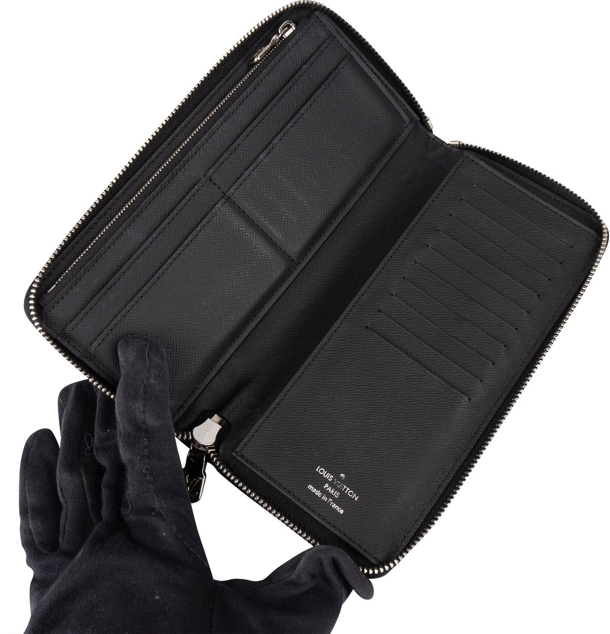 Louis Vuitton Louis Vuitton Taiga Leather Zippy Vertical Wallet Zwart