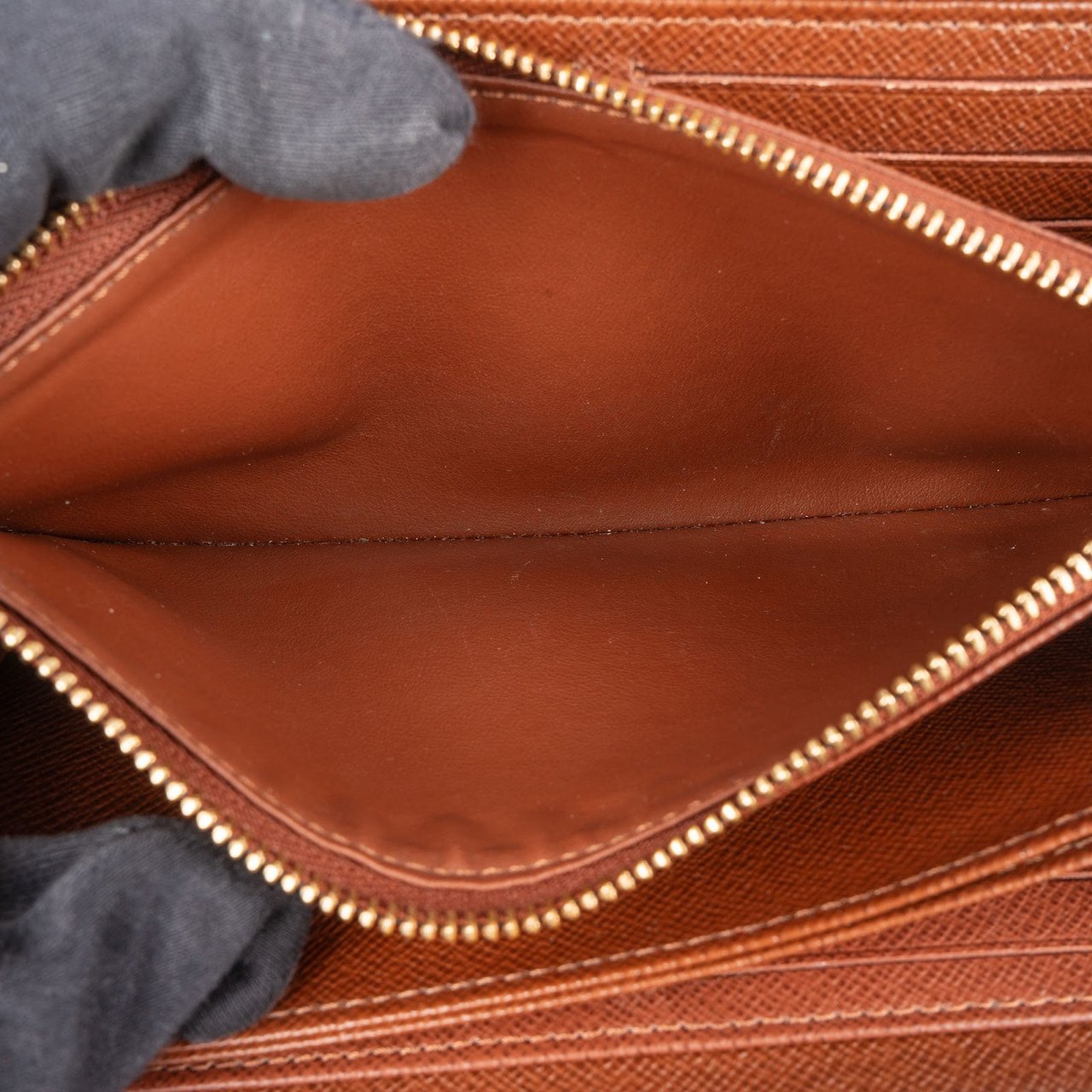 Louis Vuitton Louis Vuitton Monogram Canvas Zippy Wallet Bruin