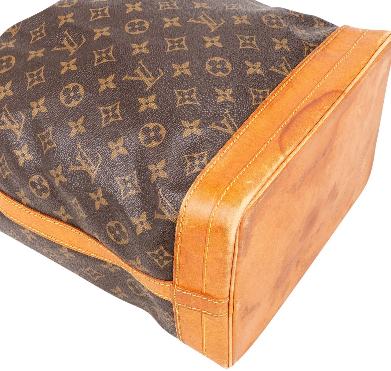 Louis Vuitton Louis Vuitton Monogram Canvas Sac Noé Grande Shoulder Bag Bruin