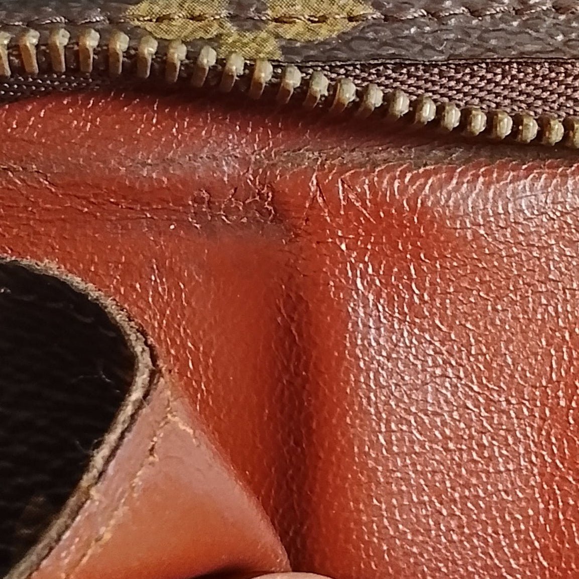 Louis Vuitton Louis Vuitton Monogram Canvas Poche Toilette 25 Clutch Bruin