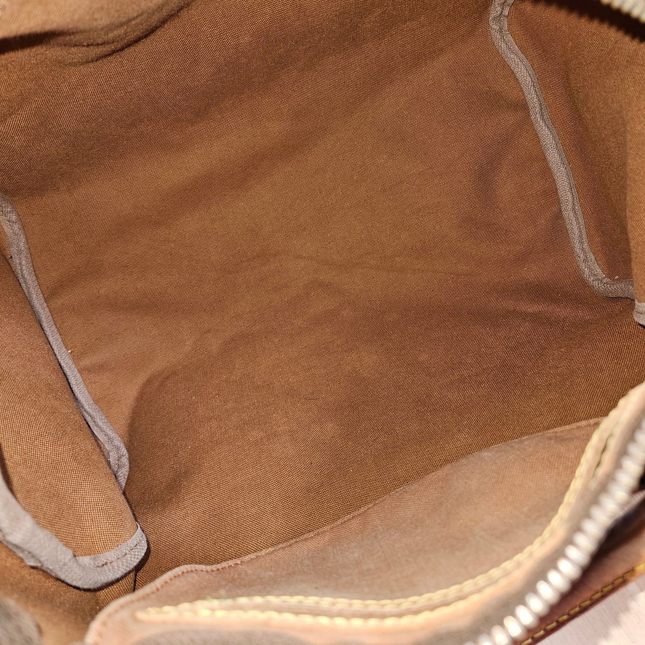 Louis Vuitton Louis Vuitton Monogram Canvas Speedy 30 Handbag Bruin