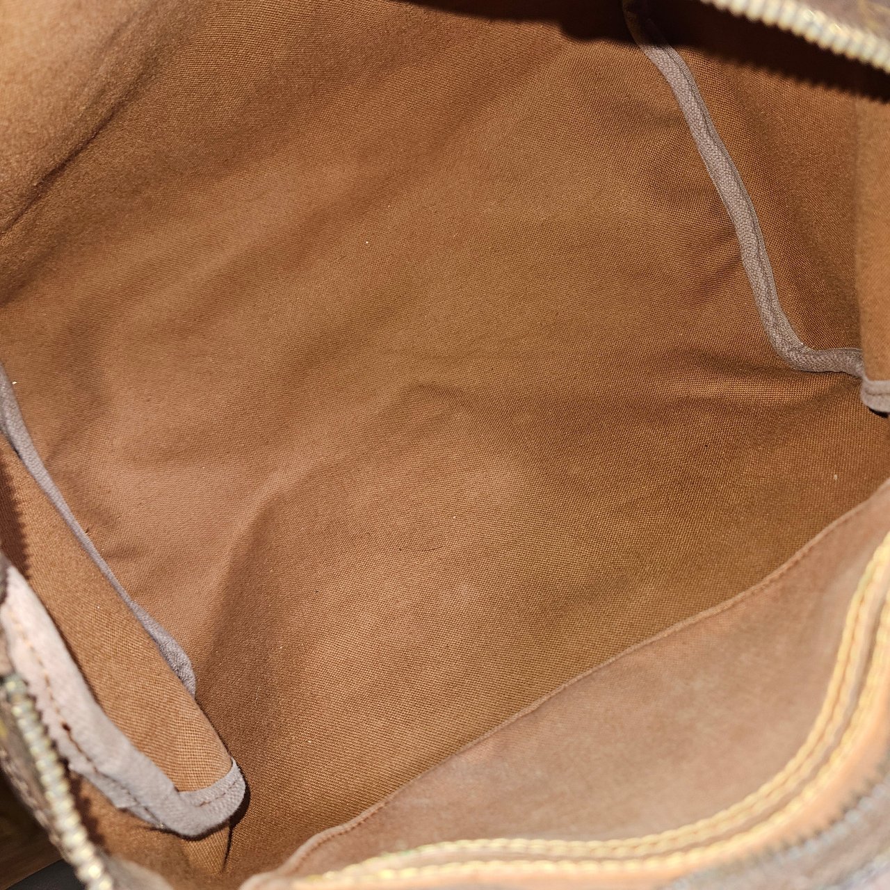 Louis Vuitton Louis Vuitton Monogram Canvas Speedy 30 Handbag Bruin