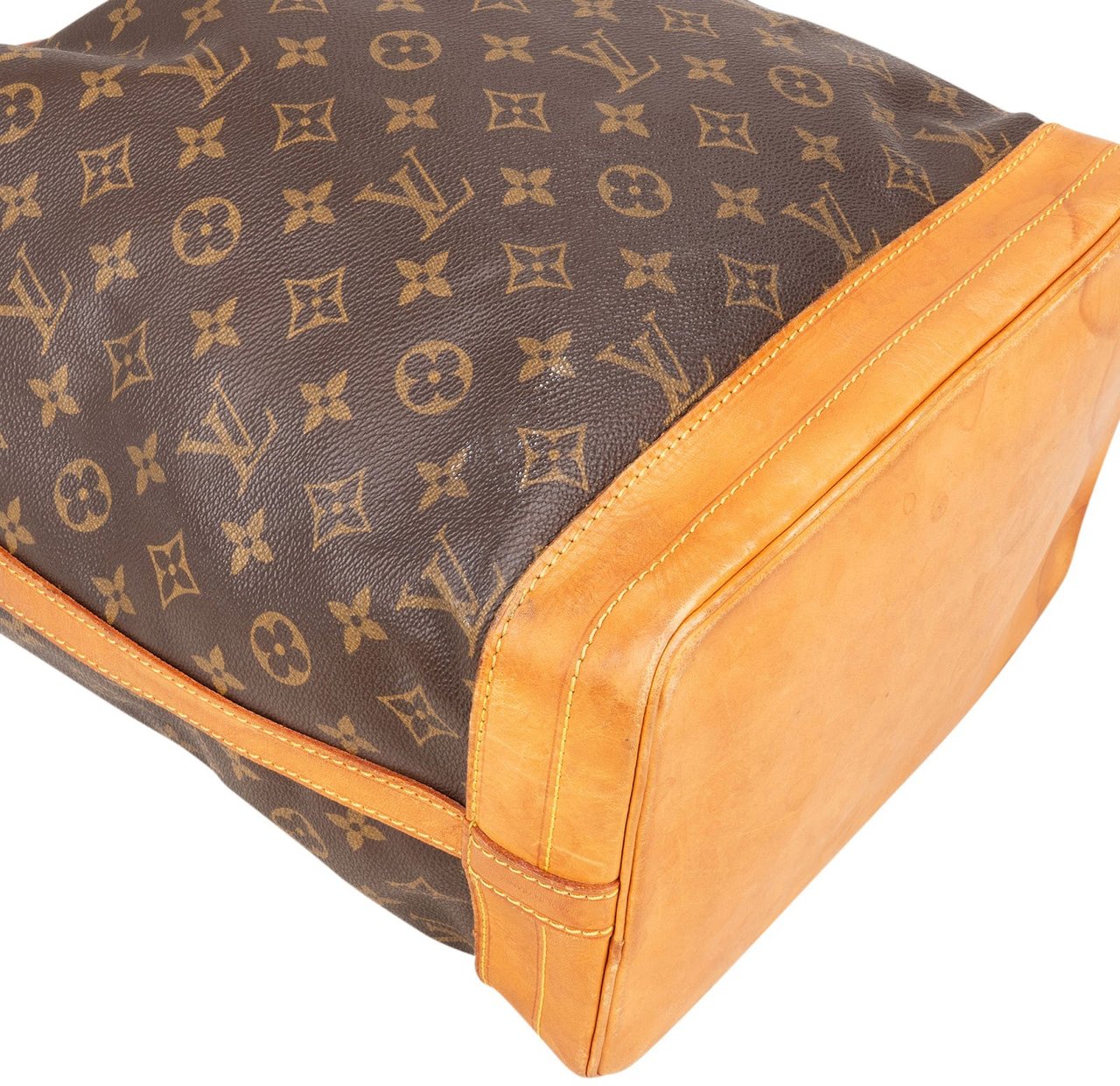 Louis Vuitton Louis Vuitton Monogram Canvas Sac Noé Grande Shoulder Bag Bruin