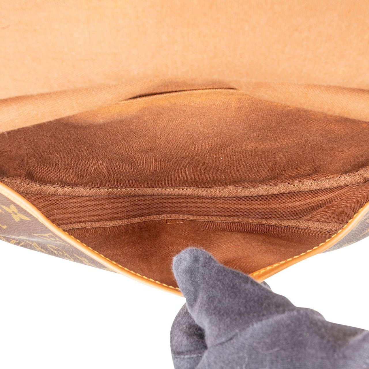 Louis Vuitton Louis Vuitton Monogram Canvas Saumur 30 Crossbody Bag Bruin