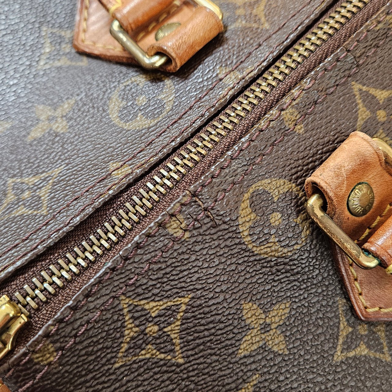 Louis Vuitton Louis Vuitton Monogram Canvas Speedy 30 Handbag Bruin