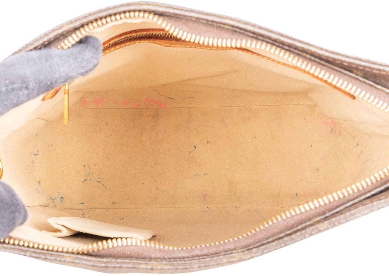 Louis Vuitton Louis Vuitton Monogram Canvas Looping GM Shoulder Bag Bruin