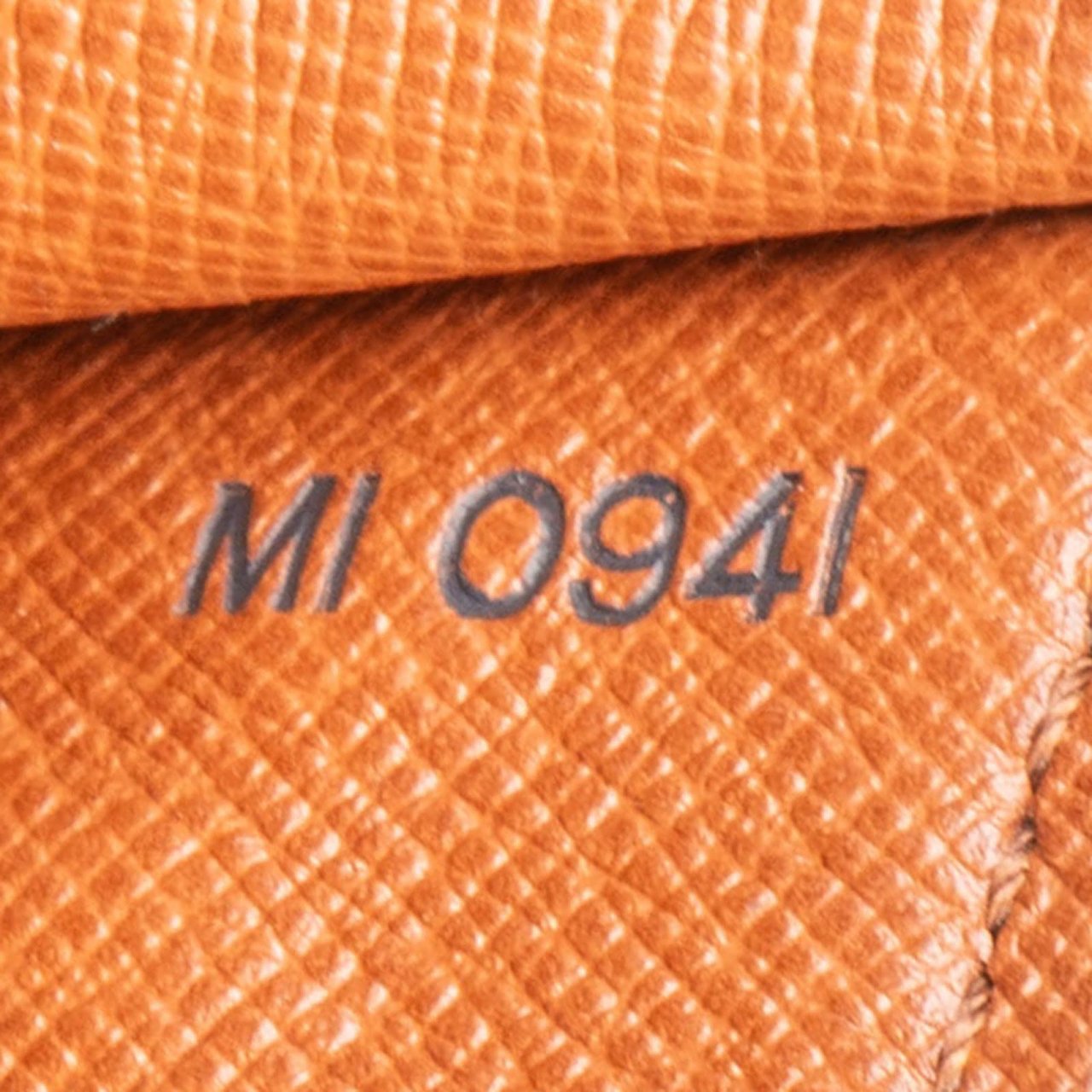 Louis Vuitton Louis Vuitton Monogram Canvas Porte Documents Laptop Clutch Bruin