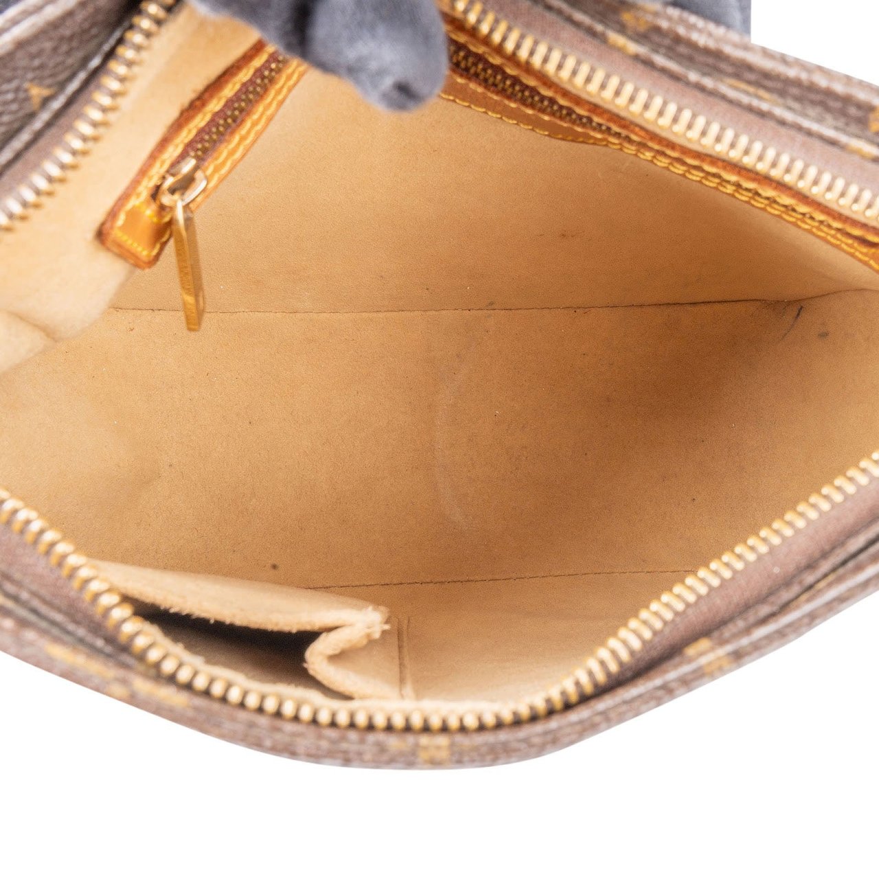 Louis Vuitton Louis Vuitton Monogram Canvas Looping MM Shoulder Bag Bruin