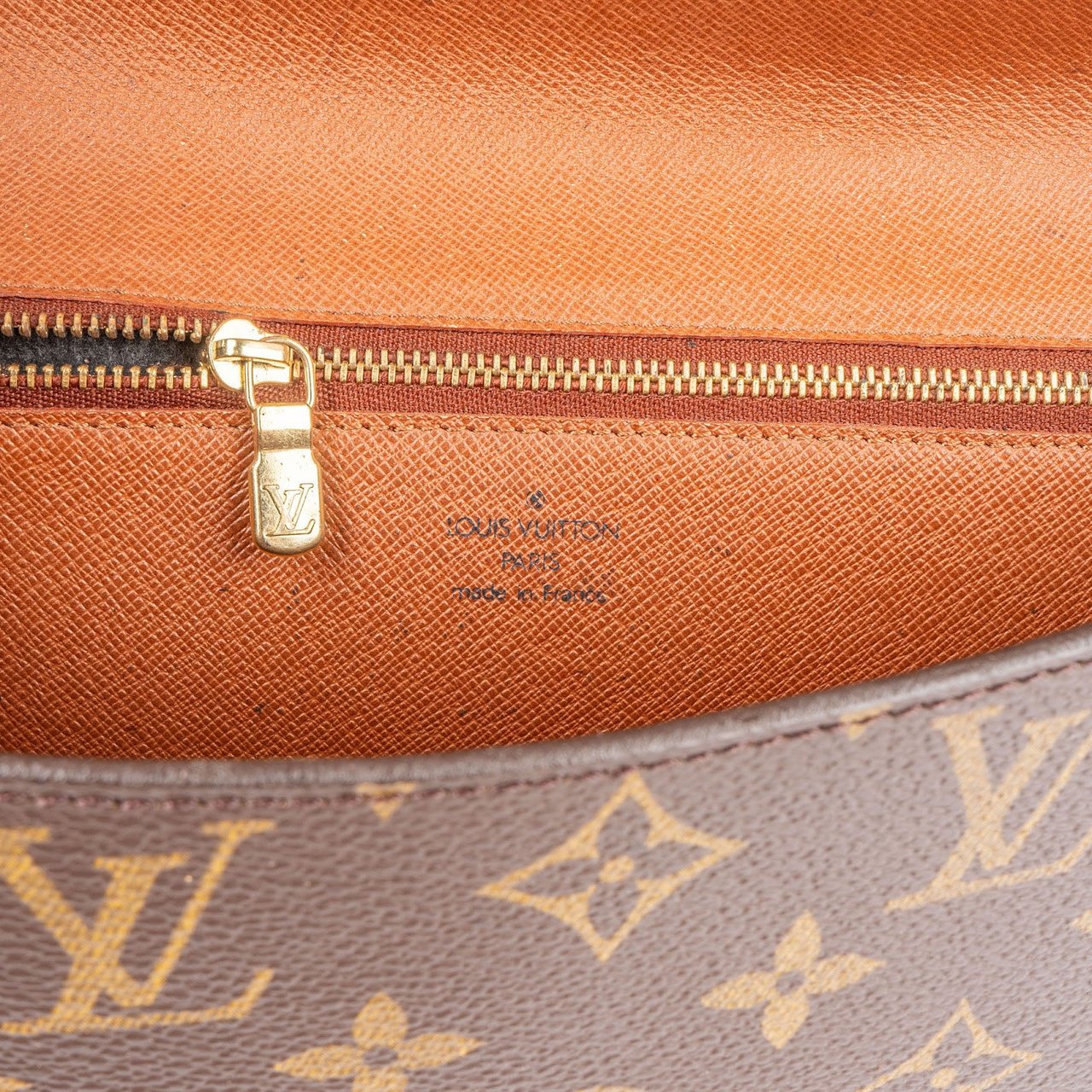Louis Vuitton Louis Vuitton Monogram Canvas Porte Documents Laptop Clutch Bruin