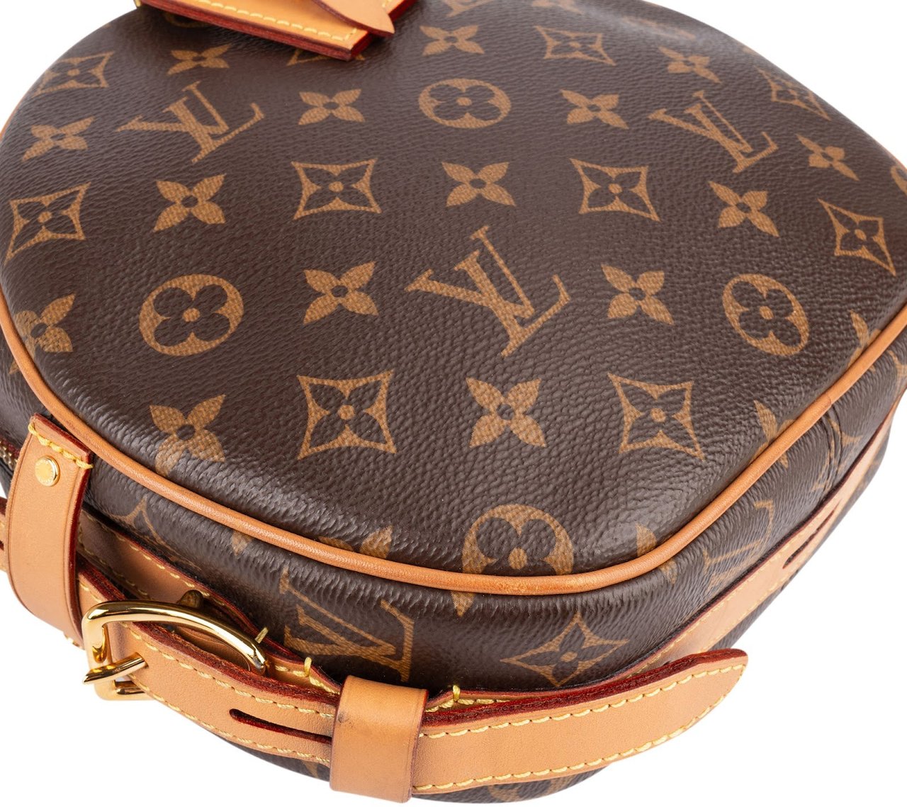 Louis Vuitton Monogram Canvas Boite Chapeau Souple MM Crossbody Bag Bruin