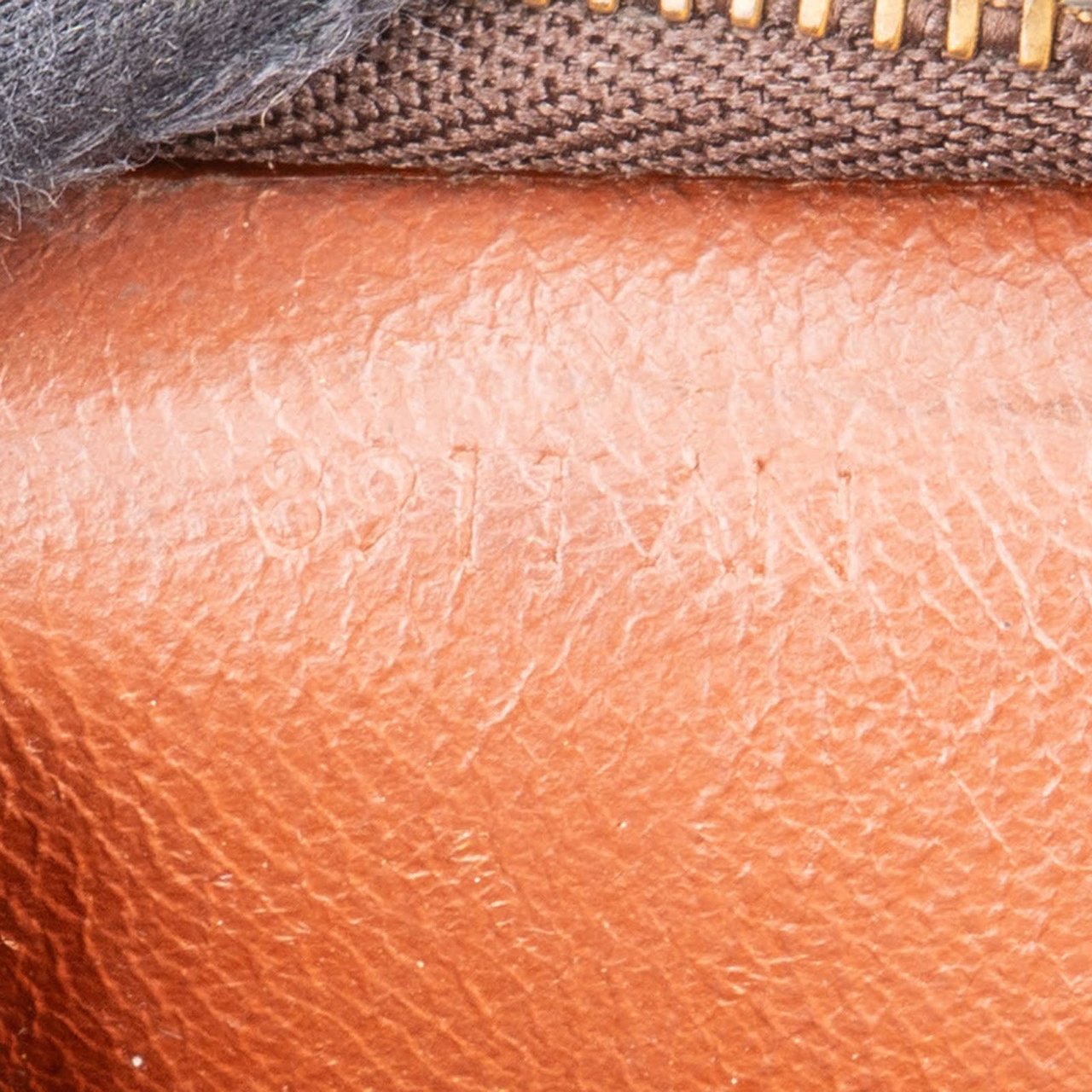 Louis Vuitton Louis Vuitton Monogram Canvas Poche Toilette 25 Clutch Bruin