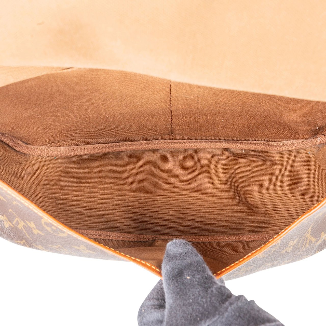 Louis Vuitton Louis Vuitton Monogram Canvas Saumur 35 Crossbody Bag Bruin