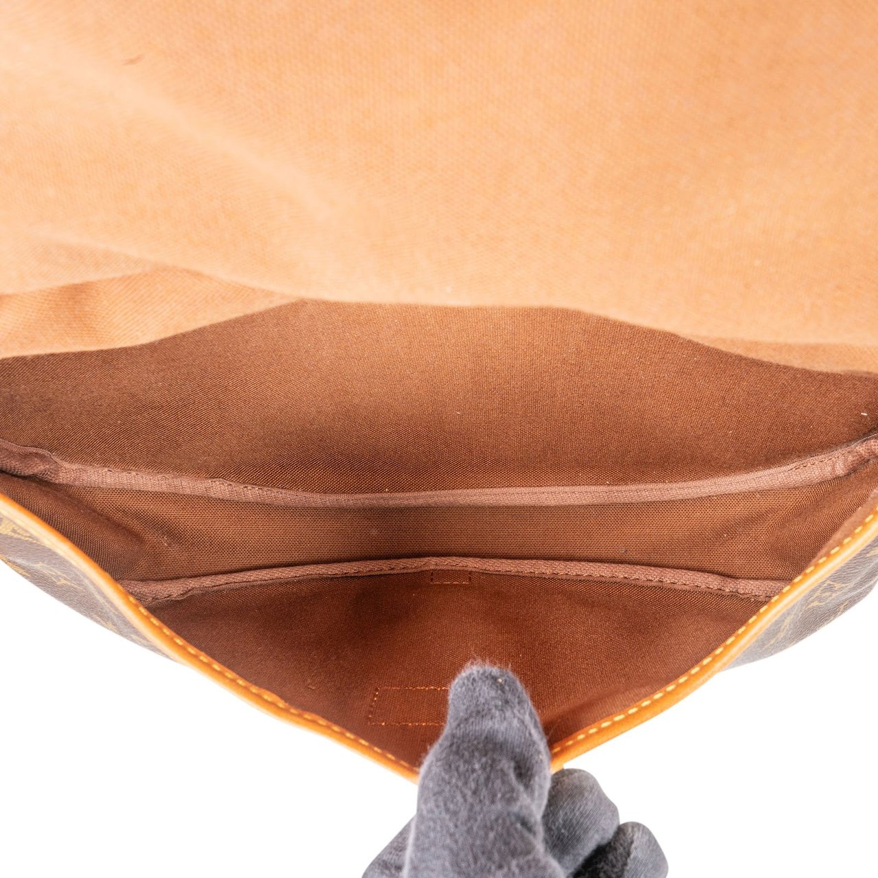 Louis Vuitton Louis Vuitton Monogram Canvas Saumur 30 Crossbody Bag Bruin