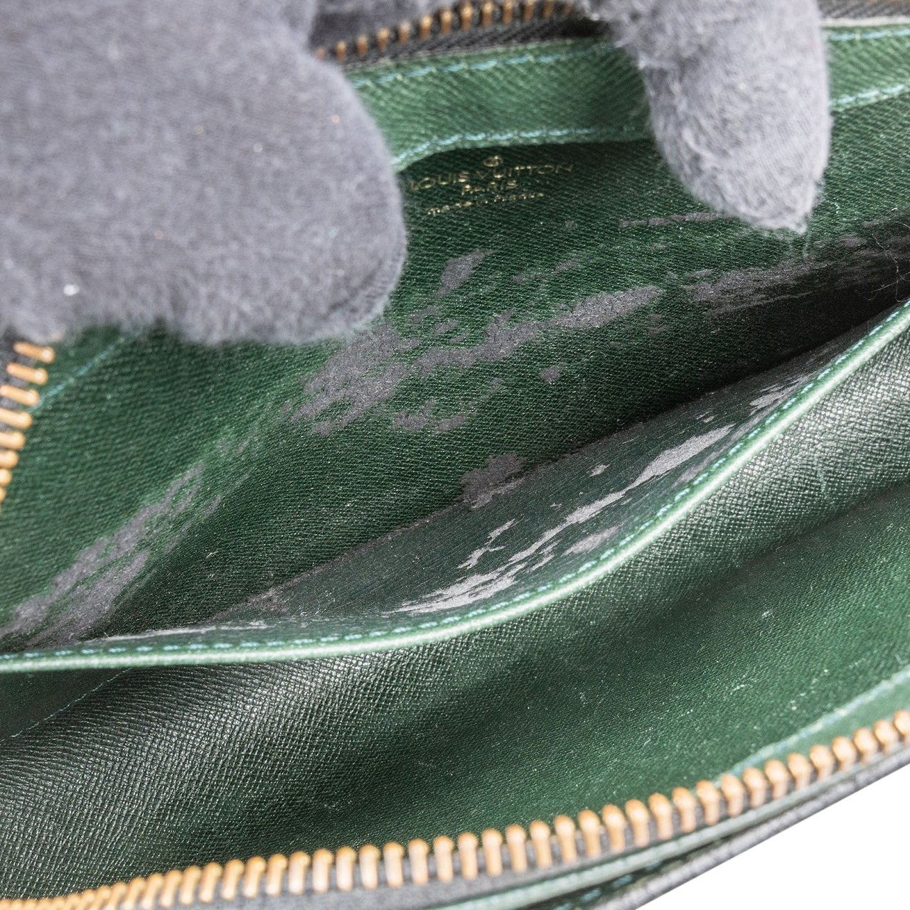 Louis Vuitton Louis Vuitton Green Taiga Leather Pochette Homme Clutch Groen