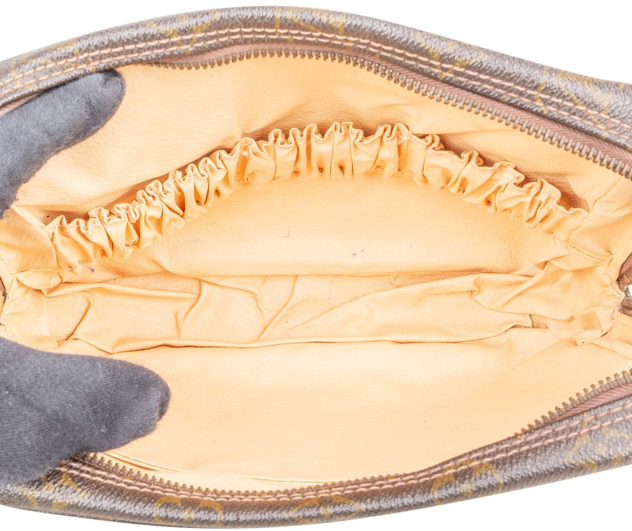 Louis Vuitton Louis Vuitton Monogram Canvas Trousse de Toilette 23 Clutch Bruin