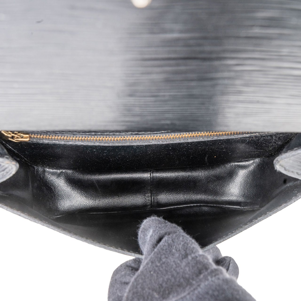 Louis Vuitton Louis Vuitton Noir Epi Leather Saint Cloud GM Crossbody Bag Zwart