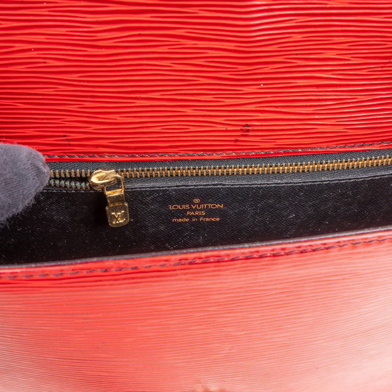 Louis Vuitton Louis Vuitton Red Epi Leather Saint Cloud GM Crossbody Bag Rood