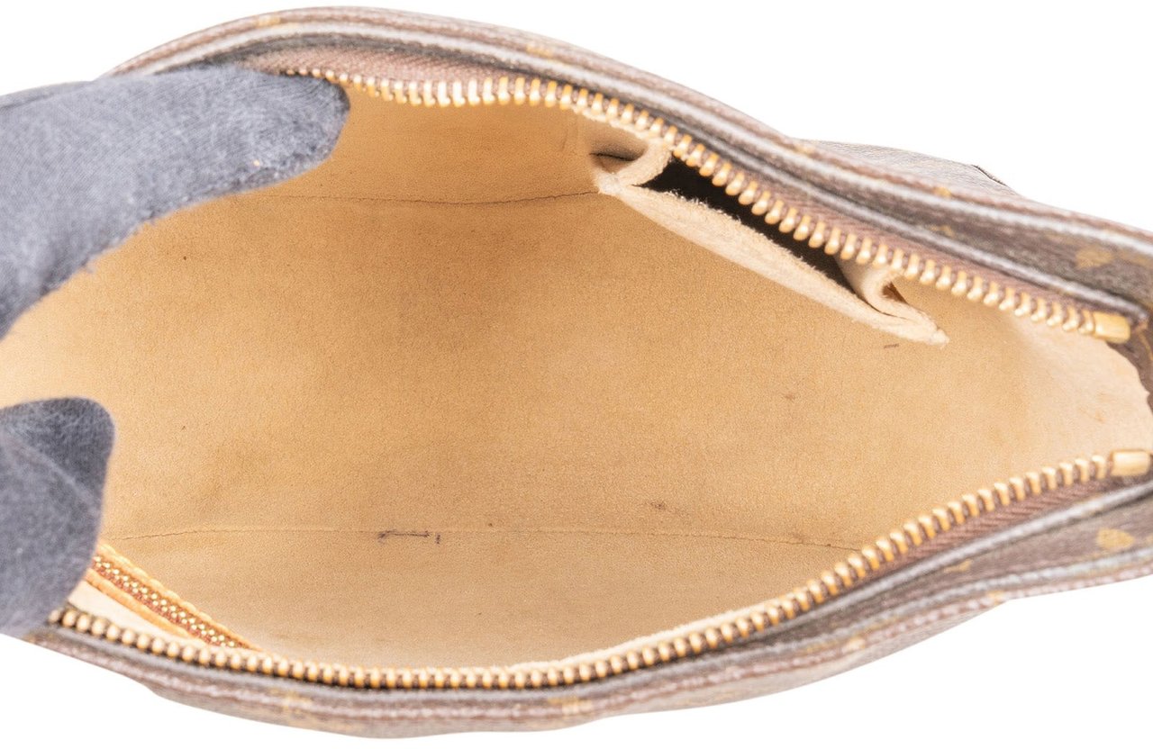 Louis Vuitton Louis Vuitton Monogram Canvas Looping MM Shoulder Bag Bruin