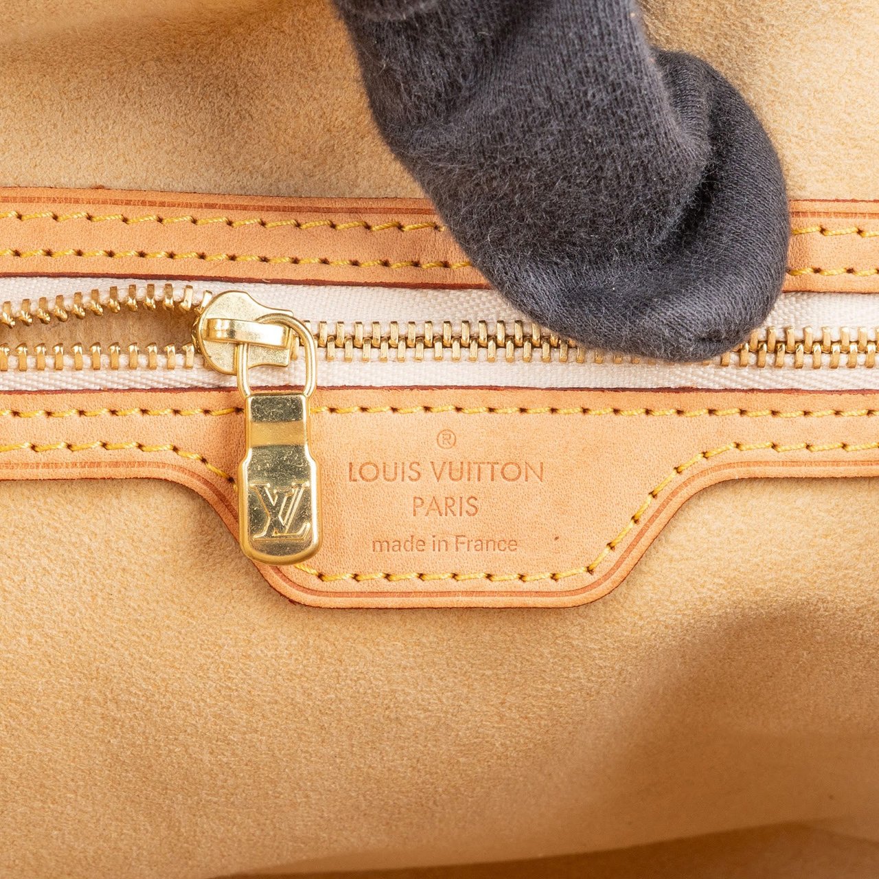 Louis Vuitton Louis Vuitton Monogram Damier Azur Canvas Hamstead PM Handbag Wit