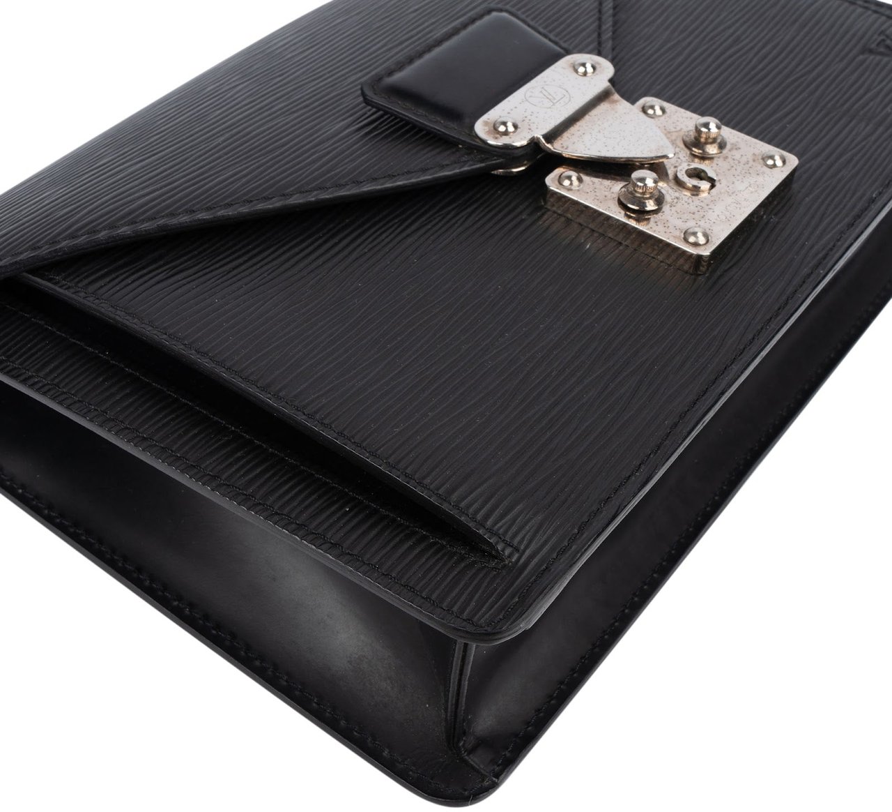 Louis Vuitton Louis Vuitton Noir Epi Leathe Dragonne Pochette Clutch Zwart