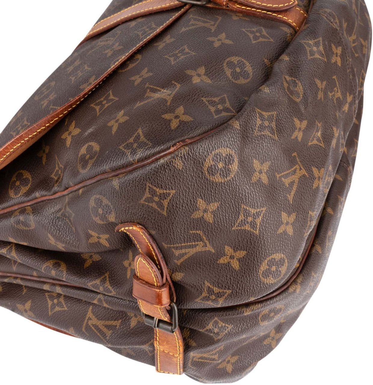Louis Vuitton Louis Vuitton Monogram Canvas Saumur 35 Crossbody Bag Bruin