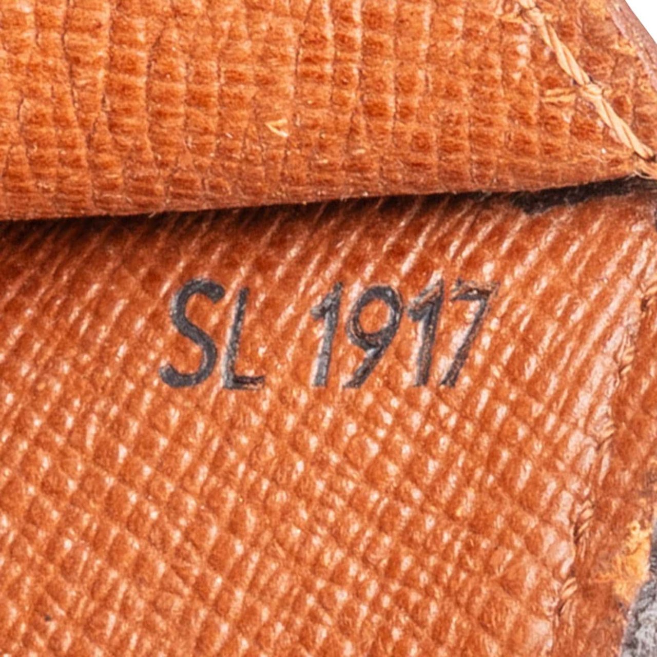 Louis Vuitton Louis Vuitton Monogram Canvas Porte Documents Laptop Clutch Bruin