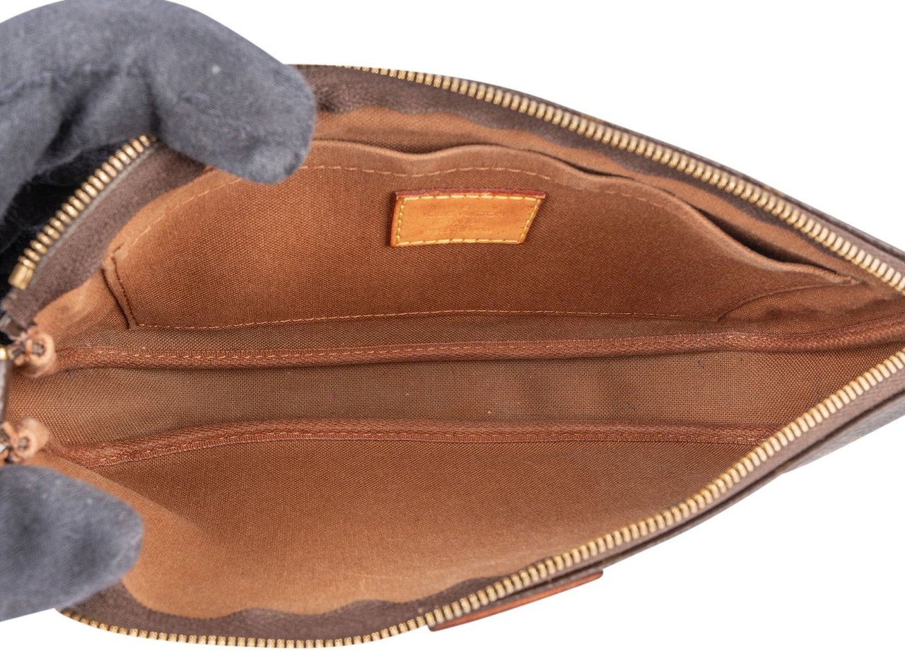 Louis Vuitton Louis Vuitton Monogram Canvas Multi Pochette Accessoires Crossbody Bruin