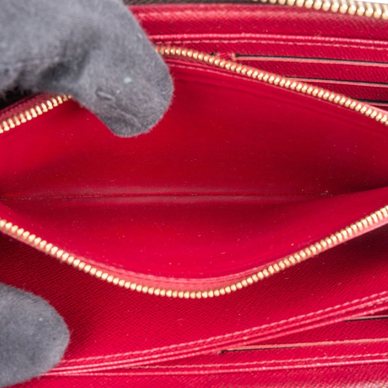 Louis Vuitton Louis Vuitton Monogram Canvas Zippy Wallet Bruin