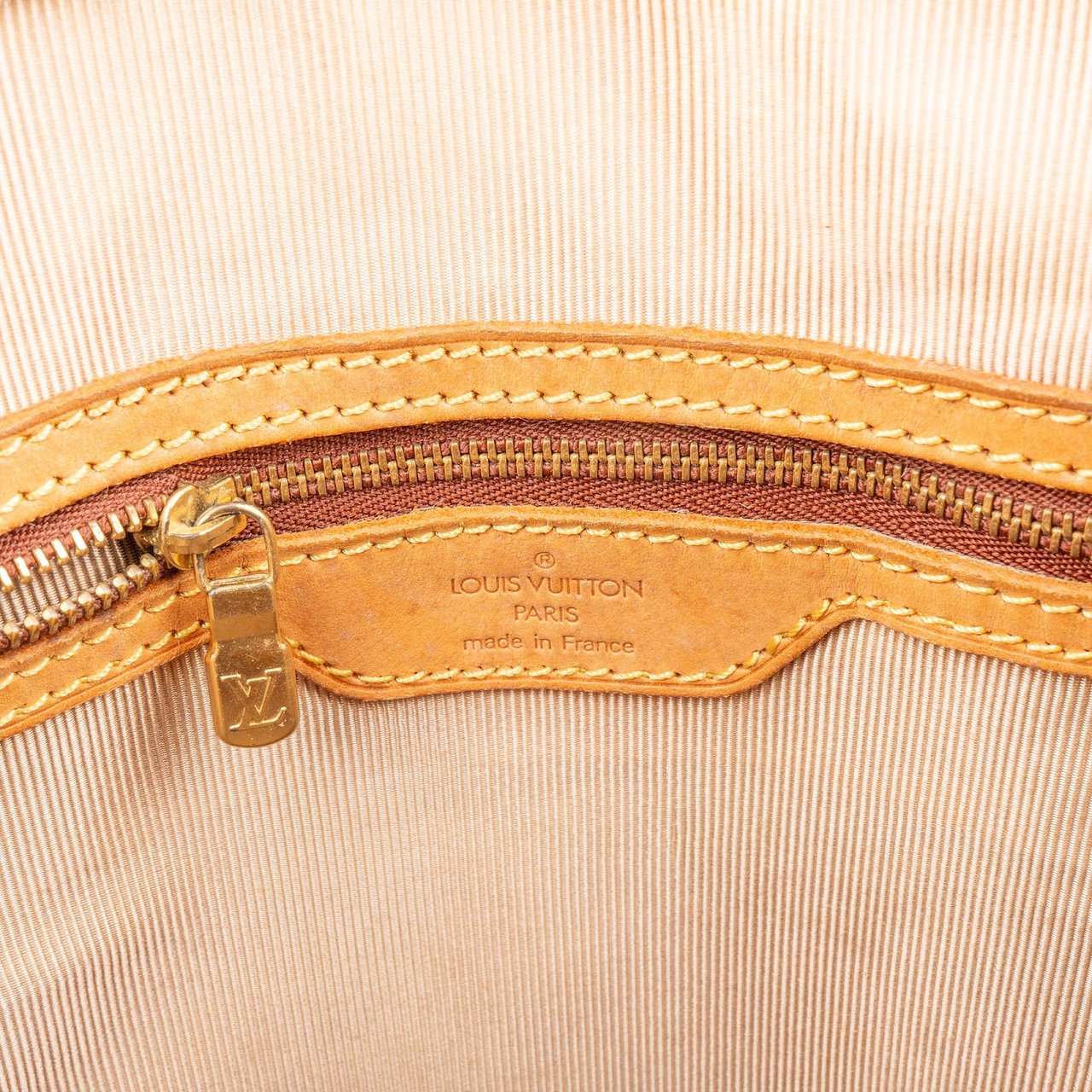 Louis Vuitton Louis Vuitton Monogram Canvas Bucket GM Shoulder Bag Bruin