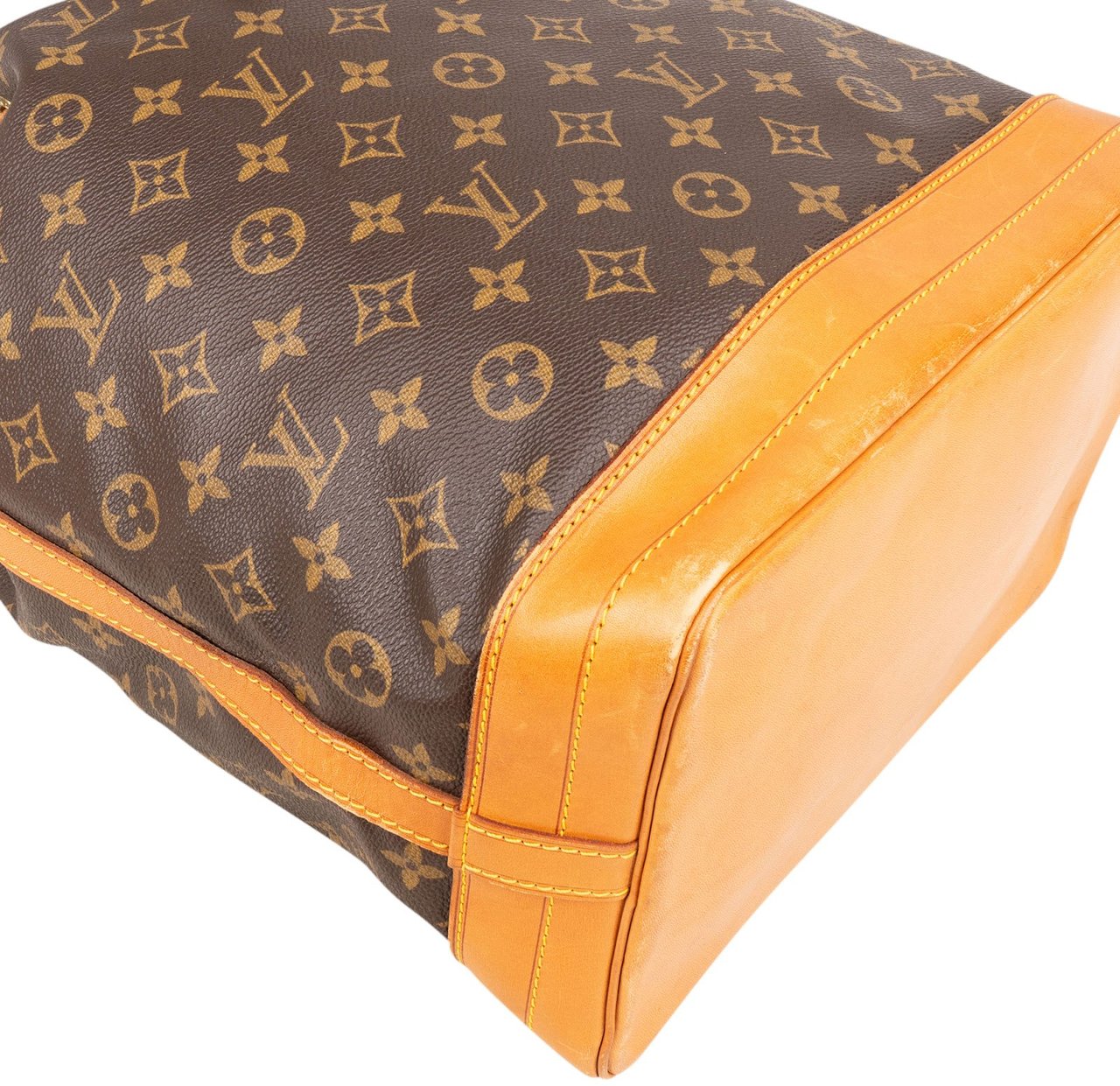 Louis Vuitton Louis Vuitton Monogram Canvas Sac Noé Grande Shoulder Bag Bruin